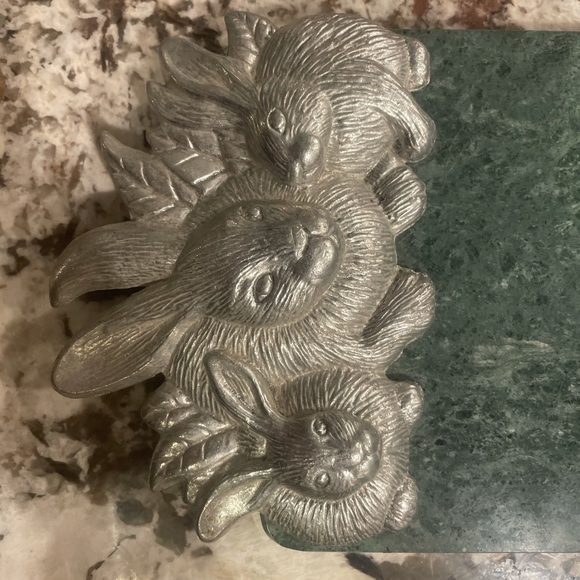 Anthropologie bunny rabbit marble cheese plate art - Picture 5 of 10